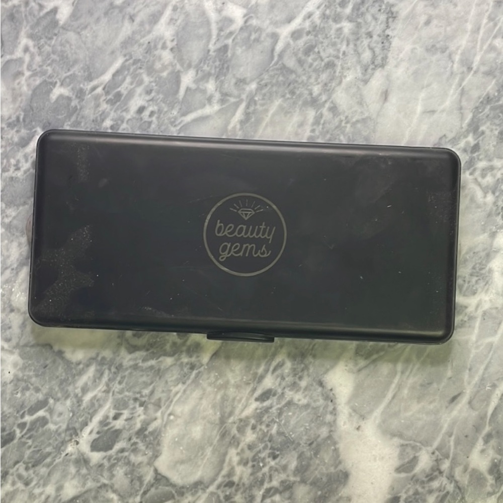 New Beauty Gems Eyeshadow Palette